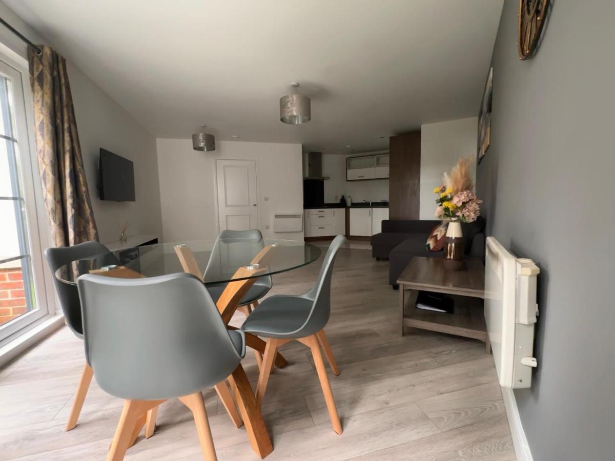 Luxury Apartments - Wallis Square, Farnborough Farnborough  Esterno foto